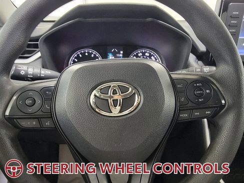 Used 2020 Toyota RAV4 XLE FWD image 18