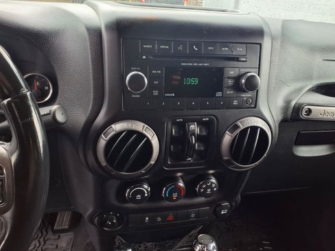 Used 2017 Jeep Wrangler Unlimited Sport AWD/4WD image 6
