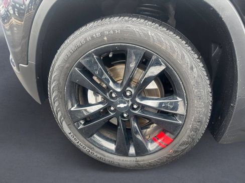 Used 2022 Chevrolet Trax LT w/ Redline Edition AWD/4WD image 9
