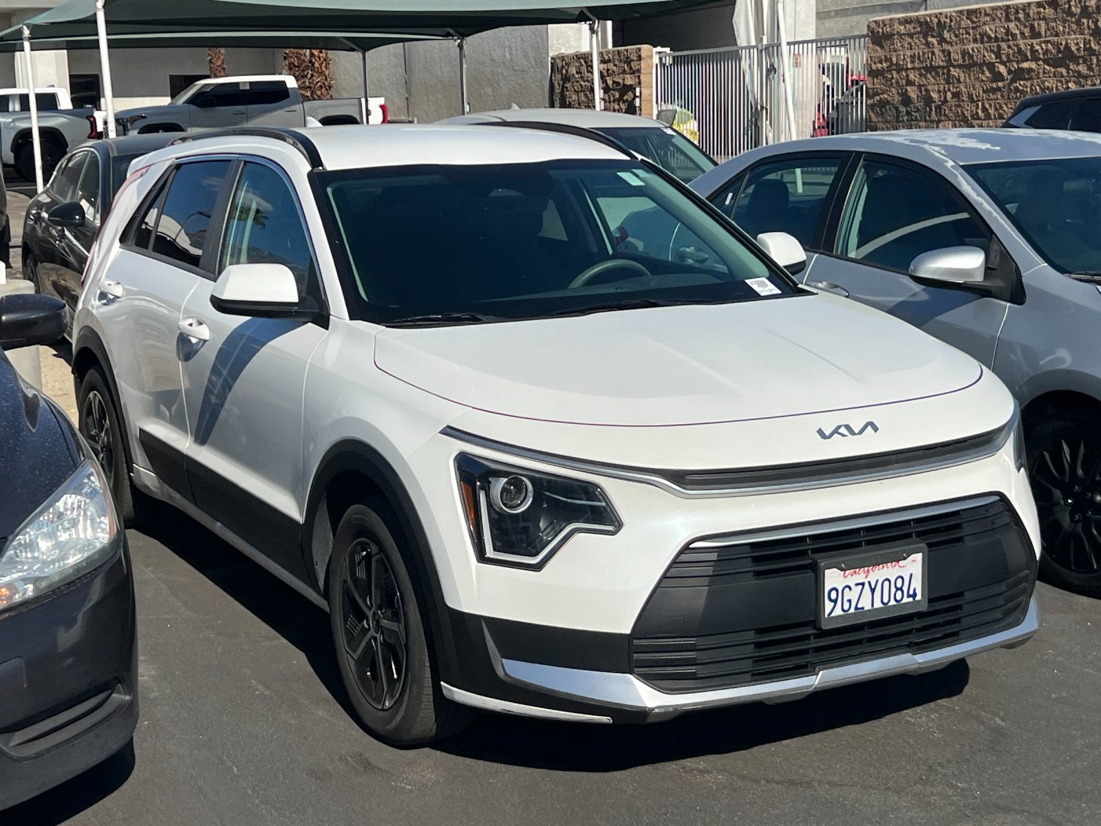 Used 2023 Kia Niro LX FWD image 2
