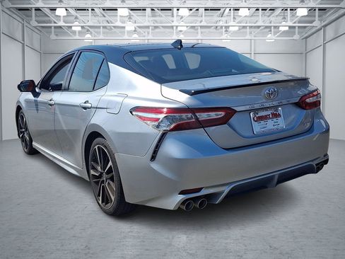 Used 2020 Toyota Camry XSE image 3