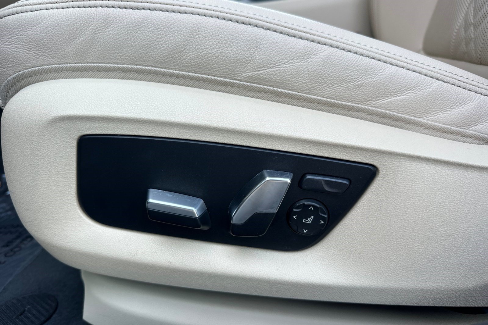 Certified 2023 BMW 540i w/ Premium Package RWD image 14