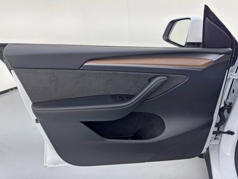 Used 2024 Tesla Model Y Long Range image 42