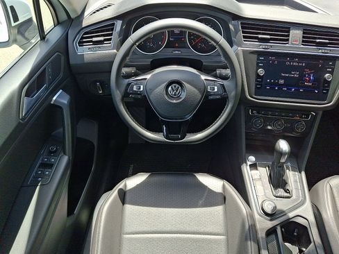 Used 2021 Volkswagen Tiguan SE w/ Panoramic Sunroof Package AWD/4WD image 11