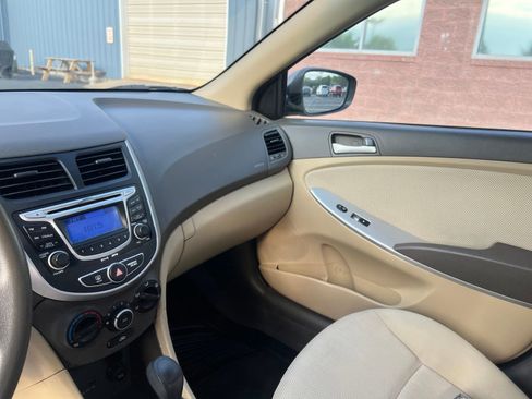 Used 2013 Hyundai Accent GLS FWD image 12