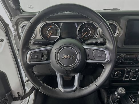 Used 2022 Jeep Wrangler Unlimited Sahara image 11