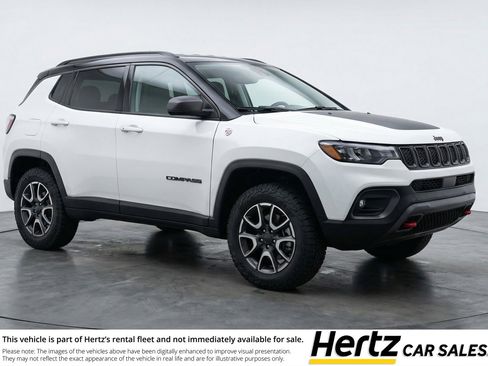 Used 2025 Jeep Compass Trailhawk image 1