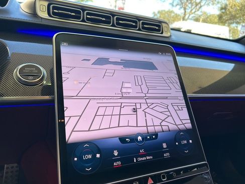 Used 2022 Mercedes-Benz S 580 4MATIC Sedan w/ AMG Line Package image 11