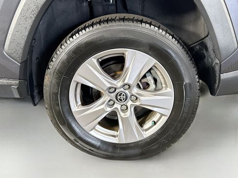 Used 2022 Toyota RAV4 XLE AWD/4WD image 37