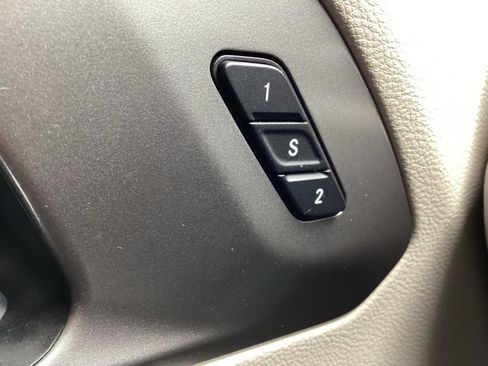 Used 2023 Chrysler Pacifica Touring-L FWD image 25