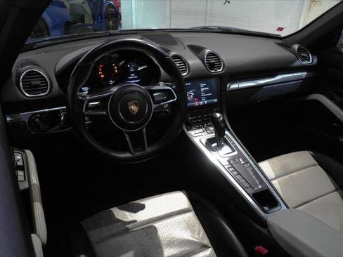 Used 2018 Porsche 718 Cayman RWD image 17