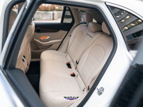 Used 2021 Mercedes-Benz GLC 300 4MATIC image 20