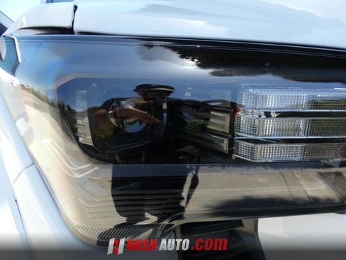Used 2025 Toyota Tacoma TRD Sport AWD/4WD image 45
