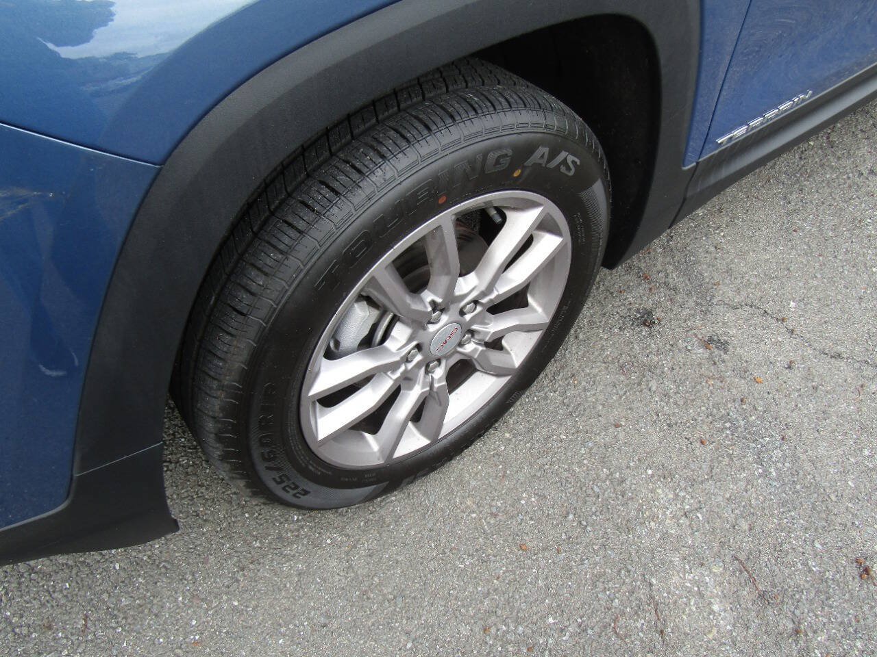 Used 2024 GMC Terrain SLT AWD/4WD image 32