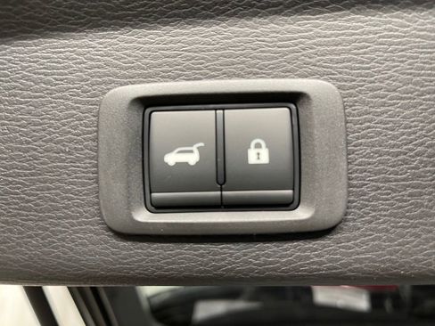 New 2025 Mitsubishi Outlander SE image 33