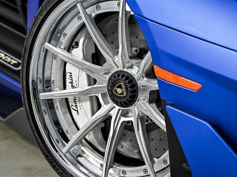 Used 2021 Lamborghini Aventador SVJ AWD/4WD image 3