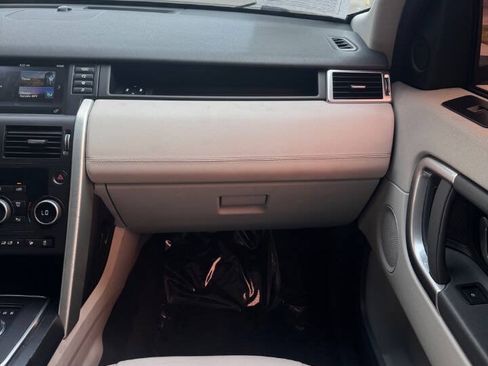Used 2017 Land Rover Discovery Sport SE AWD/4WD image 14