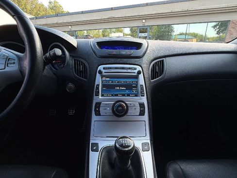 Used 2010 Hyundai Genesis 3.8 RWD image 27