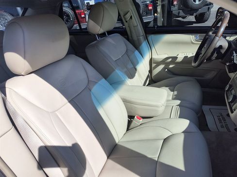 Used 2010 Cadillac DTS Luxury image 20