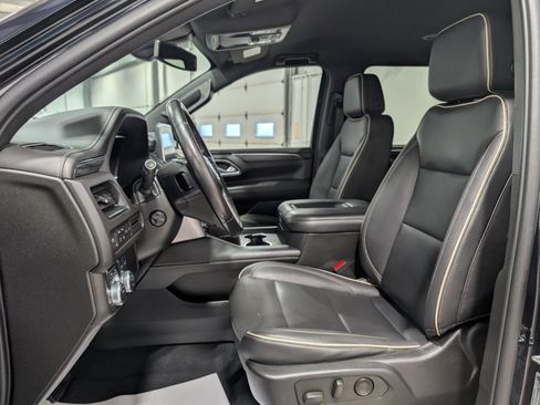 Used 2022 GMC Yukon XL SLT w/ SLT Luxury Package image 16