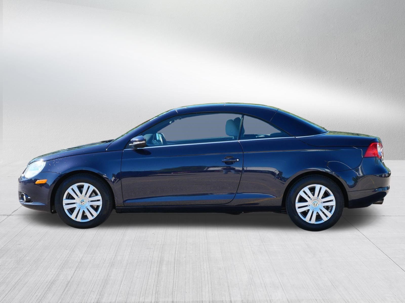 Used 2010 Volkswagen Eos Komfort FWD image 3