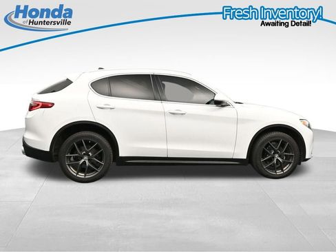 Used 2018 Alfa Romeo Stelvio AWD image 9