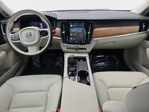 Used 2022 Volvo S90 B6 Momentum w/ Advanced Package image 10