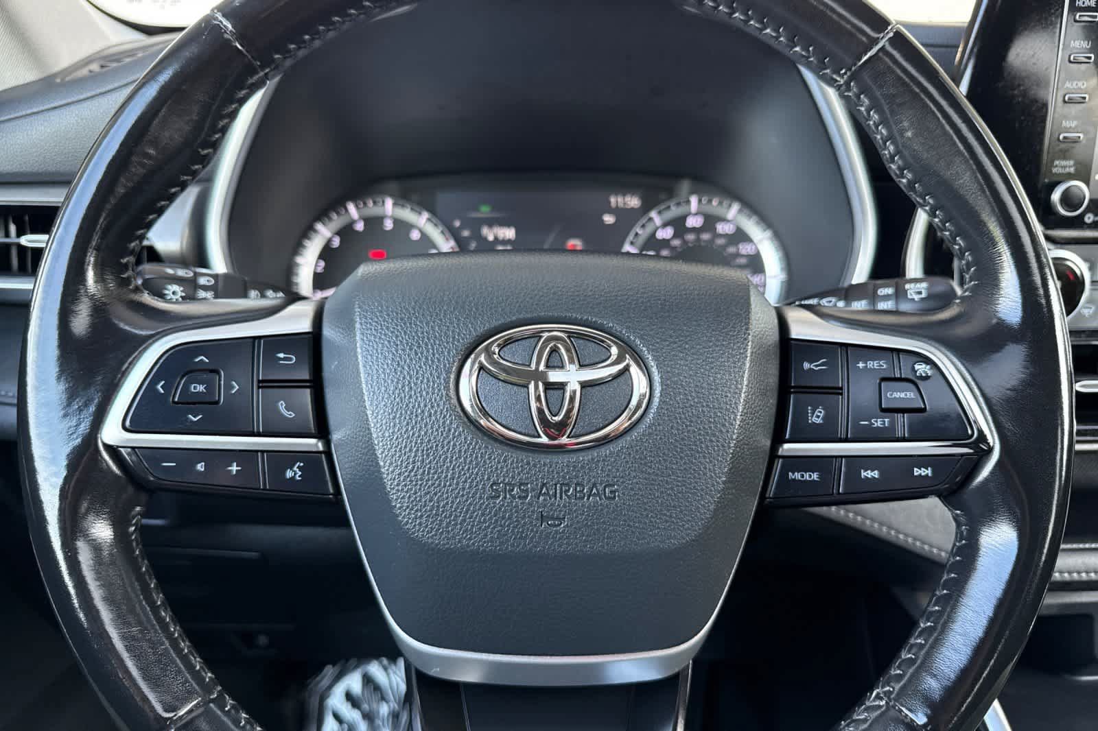 Used 2022 Toyota Highlander XLE AWD/4WD image 24