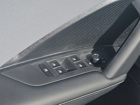 New 2026 Volkswagen Tiguan SE R-Line AWD/4WD image 10