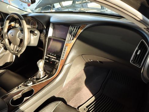 Used 2016 INFINITI Q50 3.0t Premium w/ Driver Assistance Package image 39