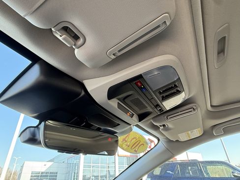 Used 2024 Subaru Crosstrek 2.0i Premium image 28