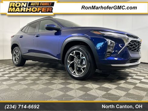 Used 2024 Chevrolet Trax LT w/ Sunroof Package FWD image 1