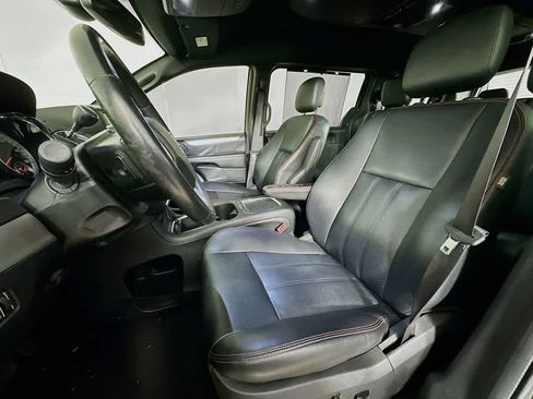 Used 2019 Dodge Grand Caravan GT FWD image 12