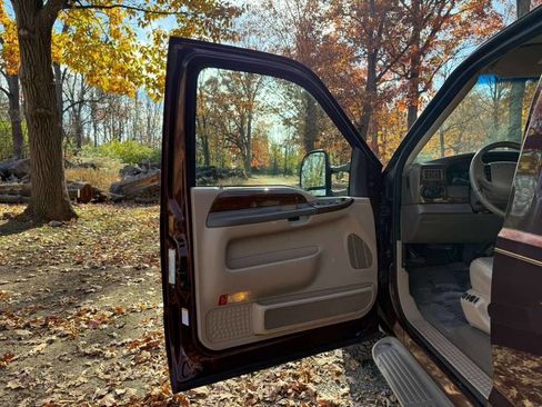 Used 2001 Ford Excursion Limited image 25