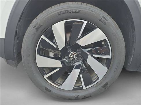 Used 2025 Volkswagen Atlas Cross Sport SE AWD/4WD image 26