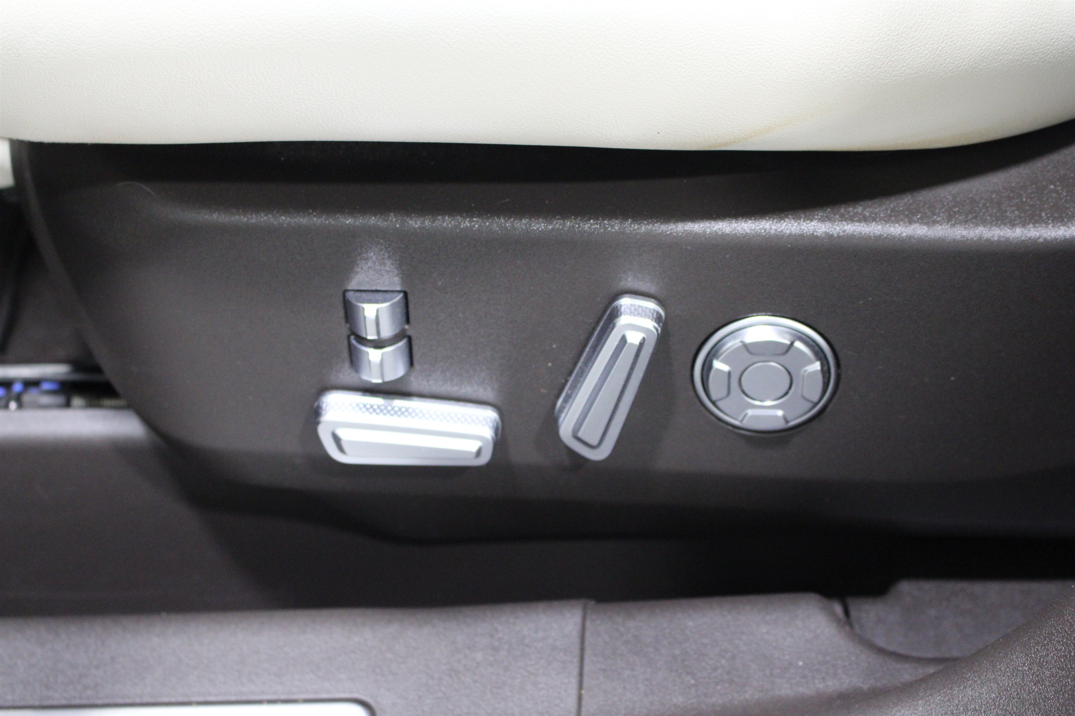 Used 2024 Lincoln Nautilus Black Label AWD/4WD image 5