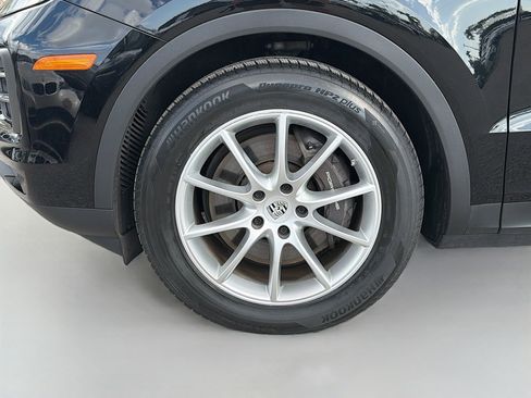 Used 2024 Porsche Cayenne image 43