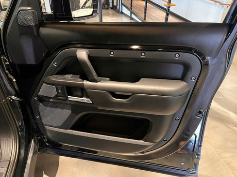 Used 2023 Land Rover Defender 110 V8 AWD/4WD image 30