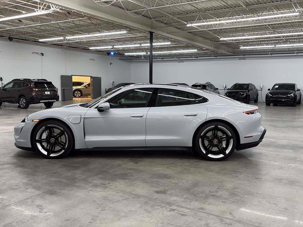 Used 2022 Porsche Taycan 4S AWD/4WD image 12