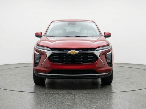 Used 2025 Chevrolet Trax LT image 2