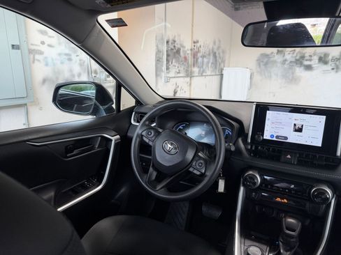 Used 2025 Toyota RAV4 LE image 33