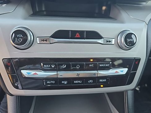 Used 2024 Ford Explorer XLT w/ Equipment Group 202A image 28