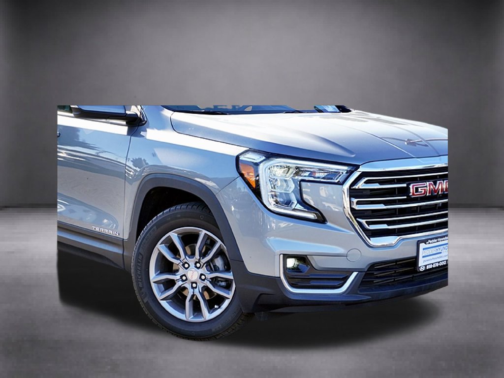 Used 2024 GMC Terrain SLT AWD/4WD image 4