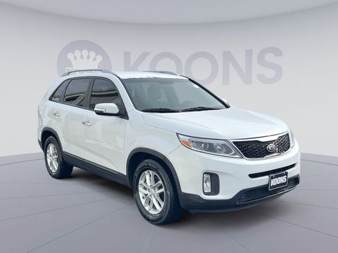 Used 2015 Kia Sorento LX image 10