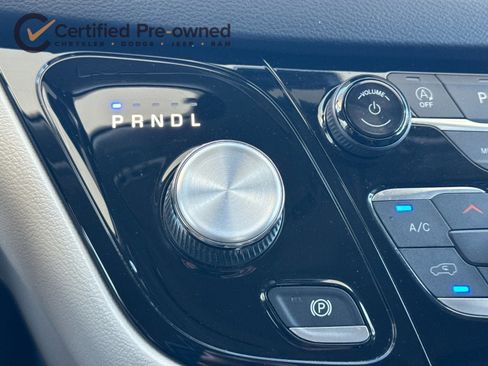 Used 2022 Chrysler Pacifica Touring-L FWD image 23
