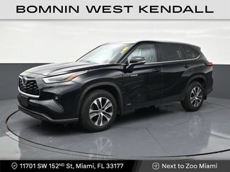 Used 2021 Toyota Highlander XLE AWD/4WD video 1