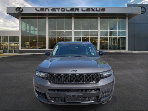 Used 2023 Jeep Grand Cherokee L Limited w/ Black Appearance Package AWD/4WD image 8
