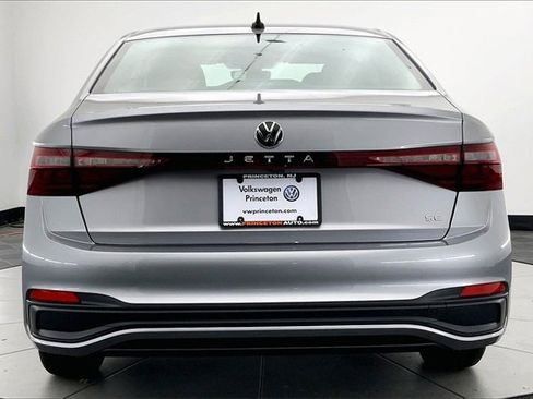 New 2026 Volkswagen Jetta SE image 5
