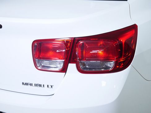 Used 2015 Chevrolet Malibu LT FWD image 17