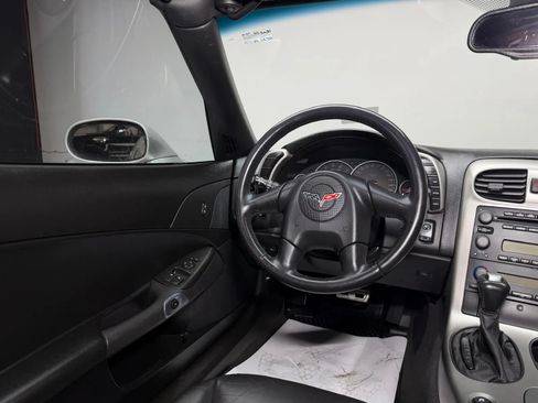 Used 2005 Chevrolet Corvette Coupe w/ Preferred Equipment Group RWD image 16